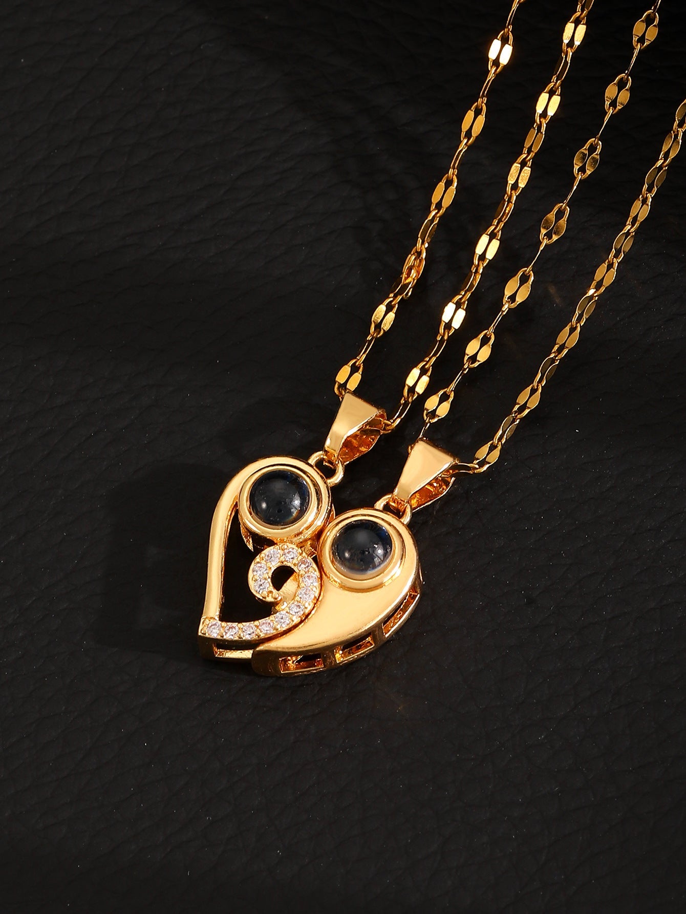 Diamond studded heart-shaped projection necklace in 100 languages. I love you, heart-shaped pendant, couple necklace